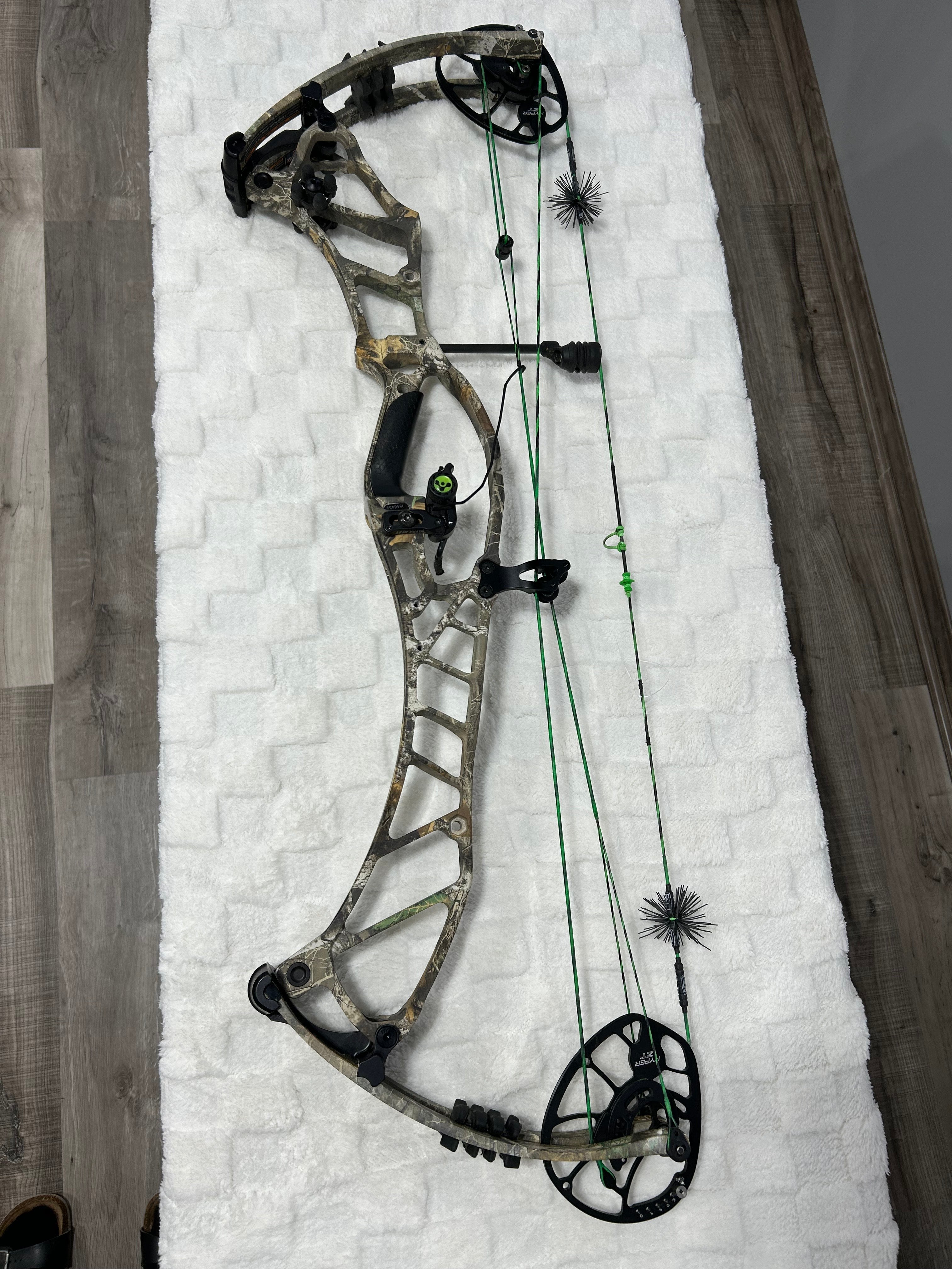 Hoyt Double XL Realtree Edge RH 65# Max 29"-32" DL (USED)
