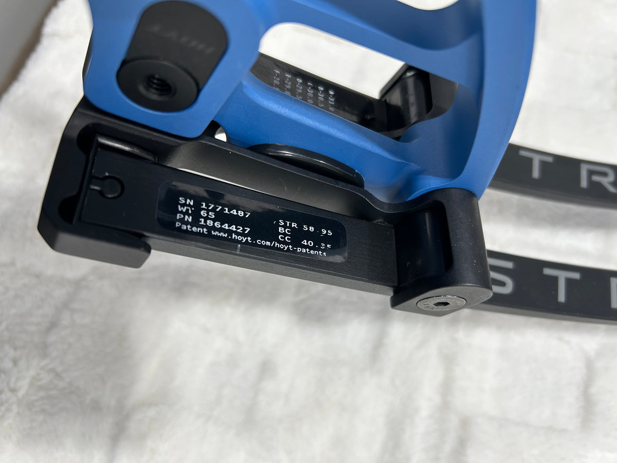 Hoyt Stratos Blue Riser RH 65# Max 28.5&quot;-31&quot; DL (USED – Like New)