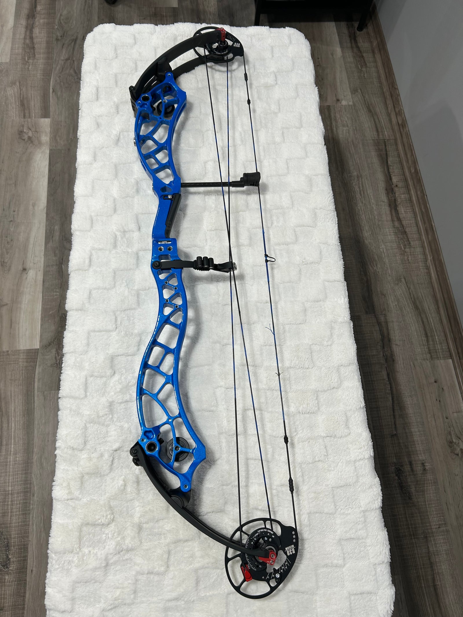 Bowtech Reckoning 39 RH 70# Max Med Cam 26.5"-30.5" DL (USED – Like New)