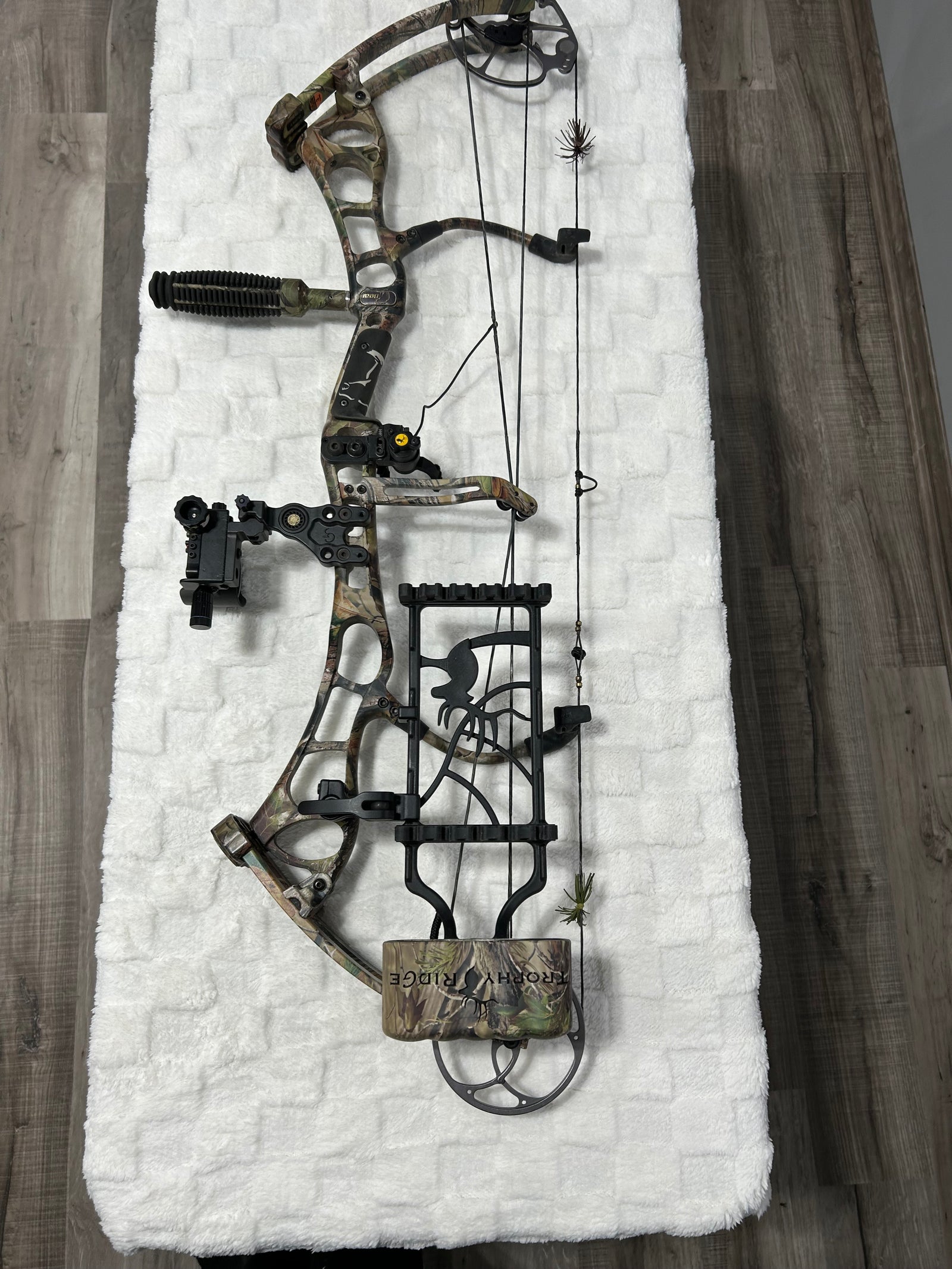 Bear Anarchy 70# Max 28.5"-29.5" DL – Realtree (USED)