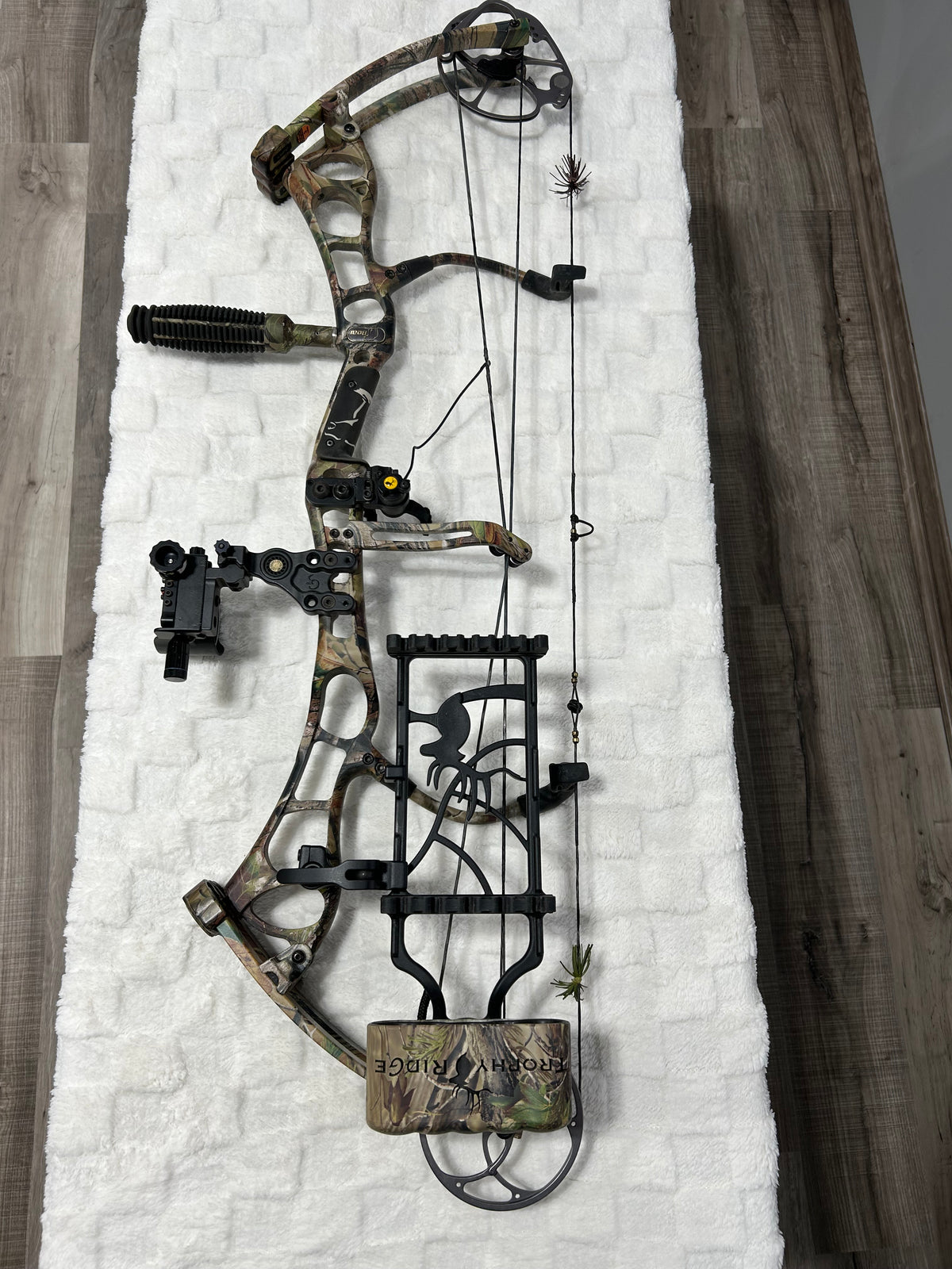 Bear Anarchy 70# Max 28.5&quot;-29.5&quot; DL – Realtree (USED)