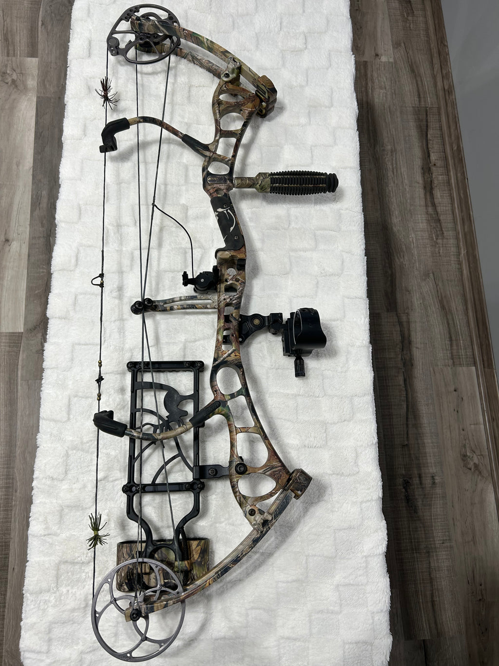 Bear Anarchy 70# Max 28.5"-29.5" DL – Realtree (USED)